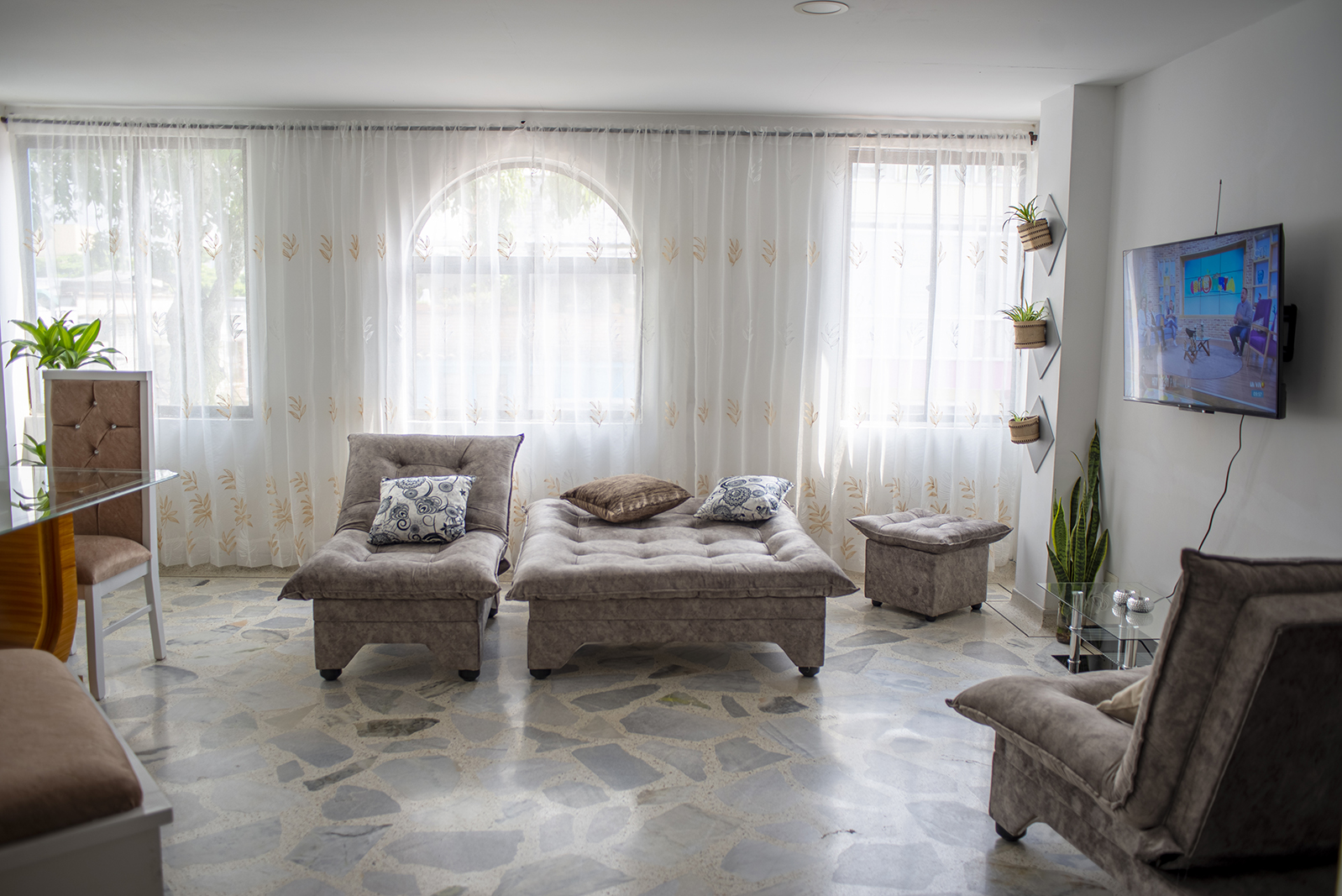 Bright furnished living room inside the Cali apartment